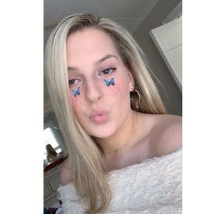 Meet your Posher, Alexis